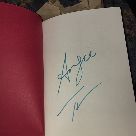 SIGNED COPY The Hate U Give by Angie Thomas - Picture 2 of 4